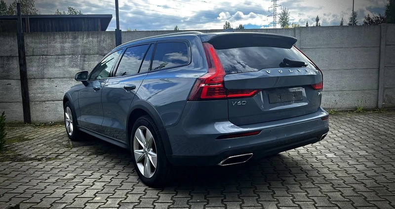 Volvo V60 Cross Country cena 174900 przebieg: 34891, rok produkcji 2022 z Skoczów małe 352